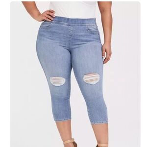 Torrid Crop Lean Jean Jean - Premium Stretch Light Wash EUC
